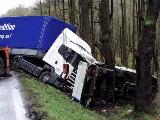 Nehoda dodávky a nákladního vozu