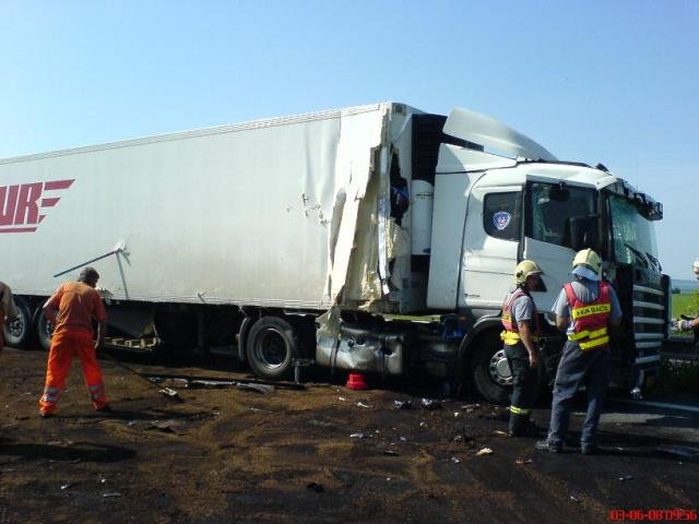 Nehoda kamionu na R35 u Olomouce - Unčovice