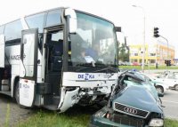 Auto narazilo do autobusu - České Budějovice 