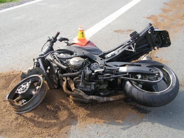 Po havárii přišel motorkář o ruku, neměl ani řidičák - Olomouc