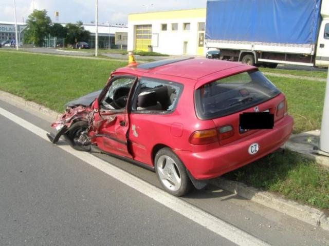 Po havárii přišel motorkář o ruku, neměl ani řidičák - Olomouc