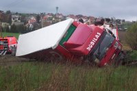 Nehoda kamionu a osobního vozu ve Velké Polomi