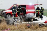 2 mrtvý a auto v plamenech - Dolní Přím