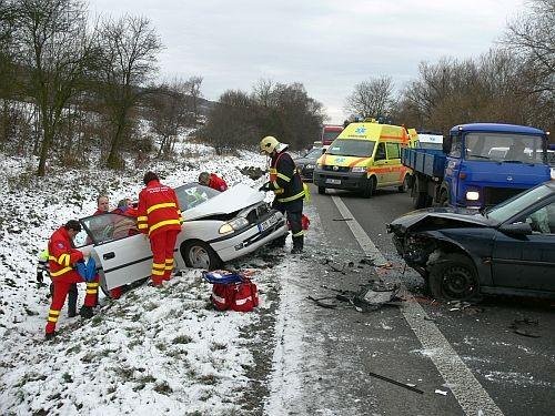 Bezpečnostní pásy zachránily manželskému páru život - Zlín, Vizovice