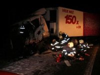 Nehoda dodávky s nákladním vozidlem