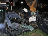 Opilý řidič narazil čelně do stromu - Martinice, Žeranovice