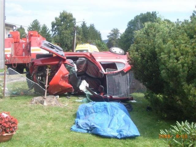 Dvaašedesátiletý řidič zemřel po střetu s nákladním vozem  - Velké Losiny