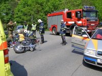 Nehoda motocyklu a tříkolky