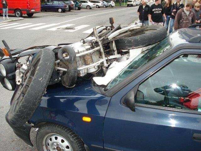 Motorkář se střetl s osobním autem - Vysoké Mýto