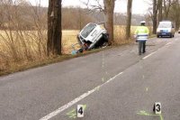 Peugeot omotaný kolem stromu a mrtvý řidič - Krnsko, Vince