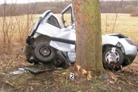 Peugeot omotaný kolem stromu a mrtvý řidič - Krnsko, Vince