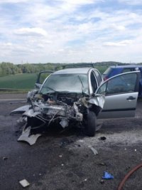 Nehoda tří osobních aut u Slaného, pět zraněných a dvě mrtvé ženy - Slaný, Lotouš