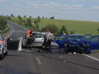 Nehoda tří osobních aut u Slaného, pět zraněných a dvě mrtvé ženy - Slaný, Lotouš
