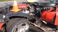 Nehoda sportovního vozidla Viper v Hradci Králové - Hradec Králové