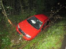Řidička nezvládla jízdu na mokré vozovce - Rychnov nad Kněžnou, Javornice