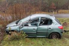 Dopravní nehoda Peugeotu 206 a nakladače - Hodonín, Mutěnice