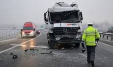 Hromadná nehoda na silnici z Karlových Varů do Sokolova - R6, Jenišov