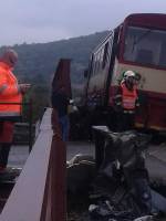 Těžká nehoda osobního vlaku a auta v Lochovicích - Lochovice