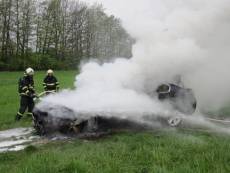 Luxusní BMW pohltily plameny - Starý Hrozenkov