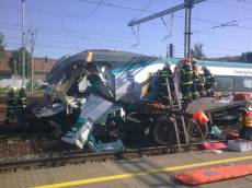 Nehoda vlaku u Studénky: Srážka Pendolina s kamionem si vyžádala dva mrtvé