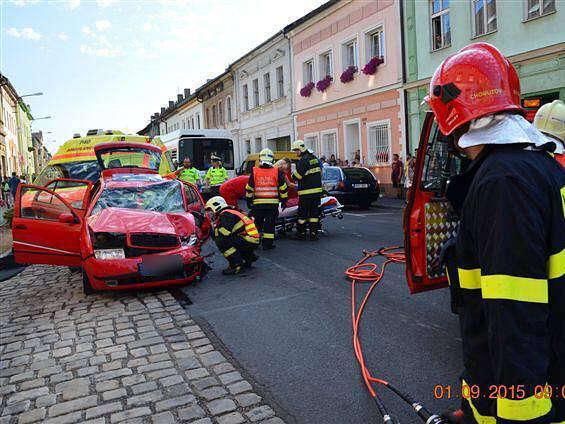 Dopravní nehoda v ulici Kadaňská v Chomutově - Kadaňská, Chomutov