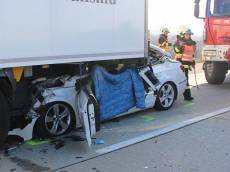 Střet vozidla s kamionem skončil jedním smrtelným zraněním - dálnice D2