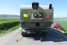 Zemědělský stroj se střetl s osobním vozidlem - Koloveč, Kanice