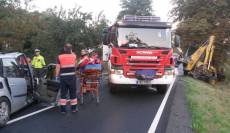 Na Karlovarsku se střetl automobil s traktorem - Silnice mezi Sokolovem a Starý