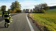 Nehoda dvou nákladních vozů zatarasila silnici u Opatova - I/34 u Opatova