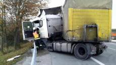 Nehoda kamionu uzavřela D2 - 12. km dálnice D2, u Blučiny