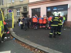 V Plzni se srazil autobus s tramvají. Zraněno 17 lidí