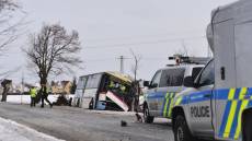 U Středokluk dnes ráno havaroval autobus směřující do Prahy