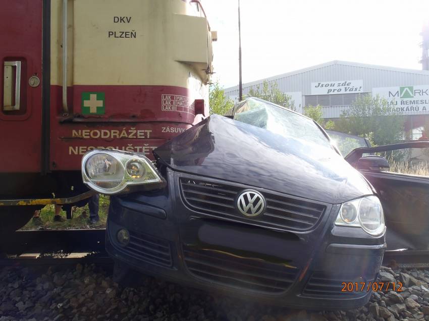 Smrtelná nehoda na železničním přejezdu v Klatovech