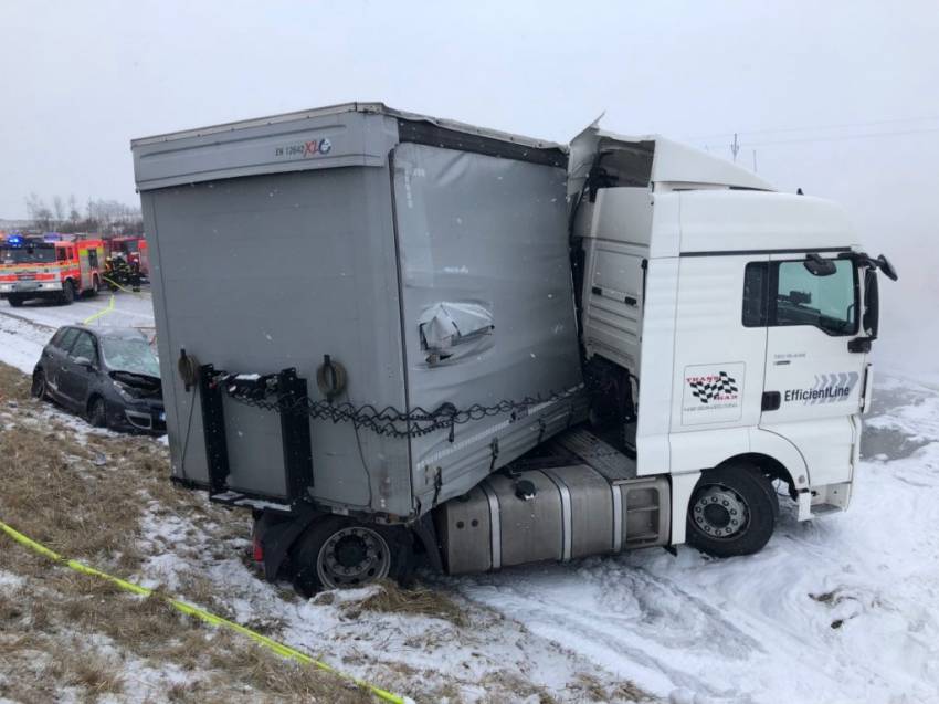 Hromadná nehoda na D1. Hořel polský kamion