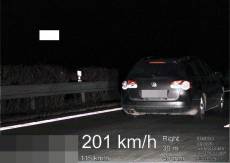 Video: Polák na dálnici předjel policisty rychlostí 201 km/hod - Pravy