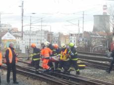 Celkem 21 lidí se zranilo při srážce dvou vlaků v Brně