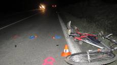 Řidič na Přerovsku zřejmě přehlédl cyklistu a zezadu ho srazil. Ten nepřežil
