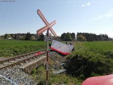 Při střetu felicie s vlakem u Nýřan zemřela žena a dvě děti - Nýřany