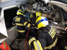 Při vážné nehodě dvou vlaků se zranilo 35 lidí, strojvedoucí zemřel - Český Brod