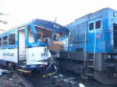 U Kdyně vykolejil po srážce vlak. Zranilo se 19 lidí, včetně 5 dětí