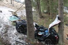 Syn se nevrátil z práce v Německu, jeho auto našli v lese v Krušných horách