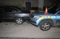 Mladá žena bez řidičáku nacouvala při kontrole do policejního vozu - Polná