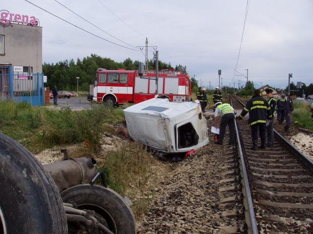 vlak versus 12t s kontejnerem - Veseli nad Luznici