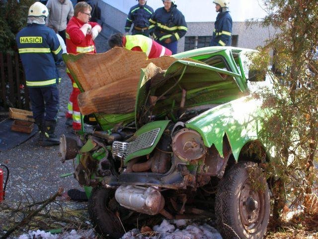 Tragická nehoda trabantu -  Náchod — Červený Kostelec -