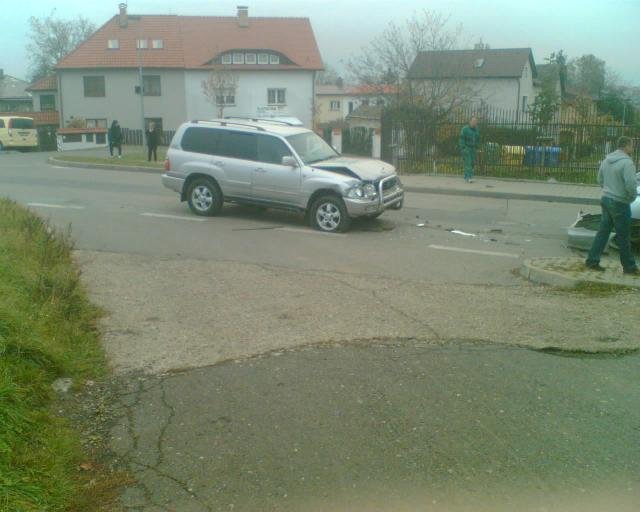 Nepozornost při jízdě - silnice Kyje - Satalice