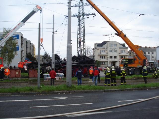 Nehoda kamionu s vodíkovými láhvemi v Ostravě - Ostrava