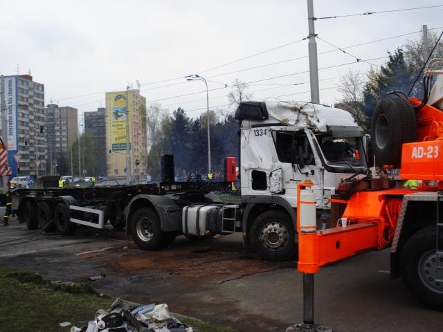 Nehoda kamionu s vodíkovými láhvemi v Ostravě - Ostrava