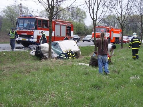 těžká nehoda chotěbuz 1mrtvý - chotěbuz okr.karviná