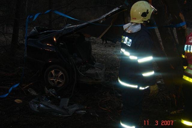 Vysoká rychlost+hazardní předjíždění=4 mrtví,1 těžké zranění - Hradec nad Moravicí-Kajlovec