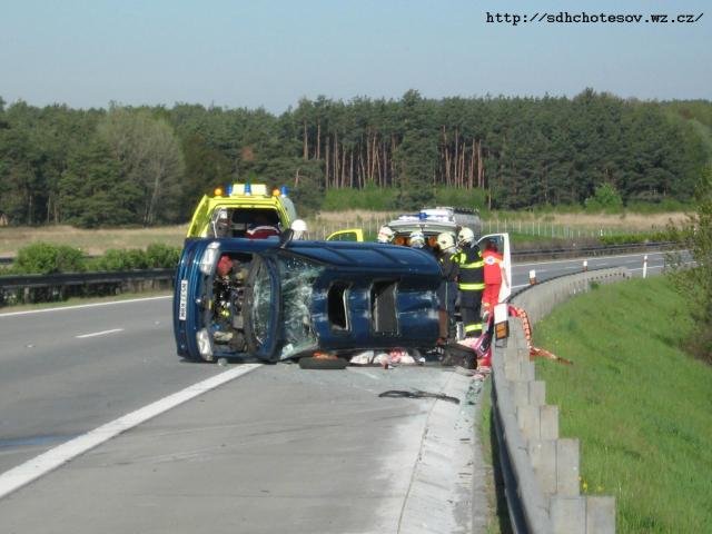 Dopravní nehoda Nissanu Serena - Nýřany